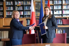 dyrektorzy KSAP i ENSA po podpisaniu umów